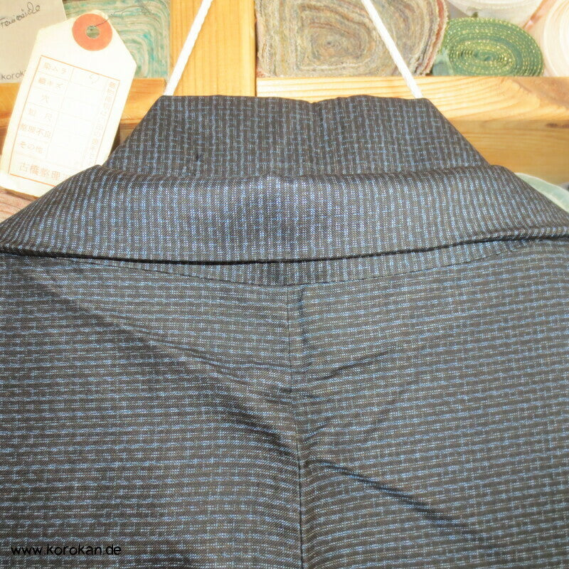 Kimono und Haori Set in blau schwarzer Kasuri Tsumugi Seide, Münzen