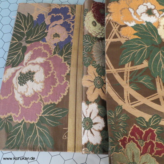 Pfingstrosen, Schmetterlinge und Bambusgitter antiker Maru Obi