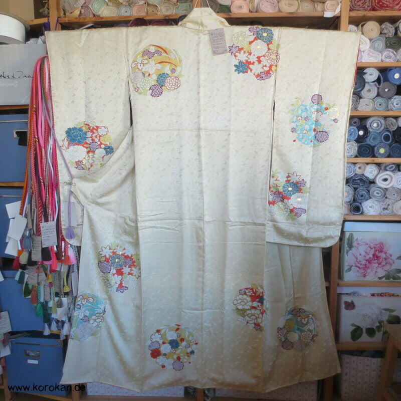 Golddruck und -stickereirondelle Chu Furisode Seidendamast Kimono
