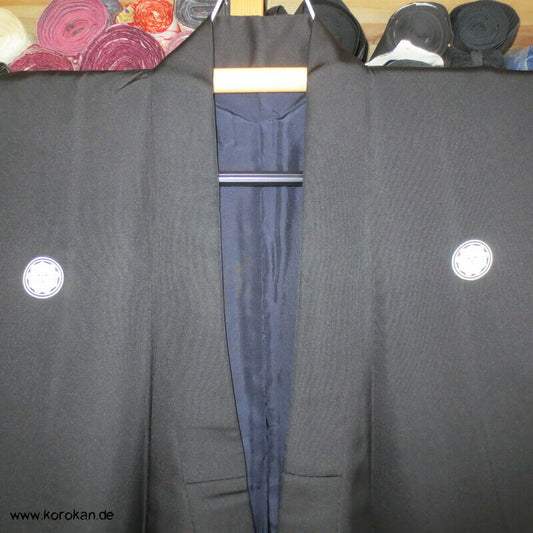 Seiden Montsuki, mit tiefer Taillenfalte