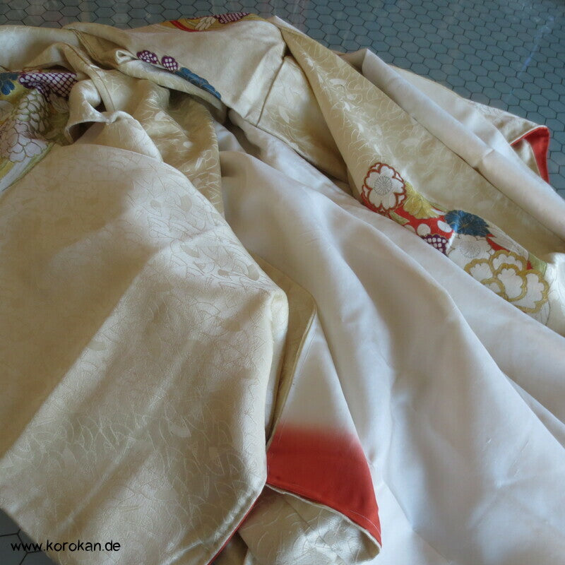 Golddruck und -stickereirondelle Chu Furisode Seidendamast Kimono
