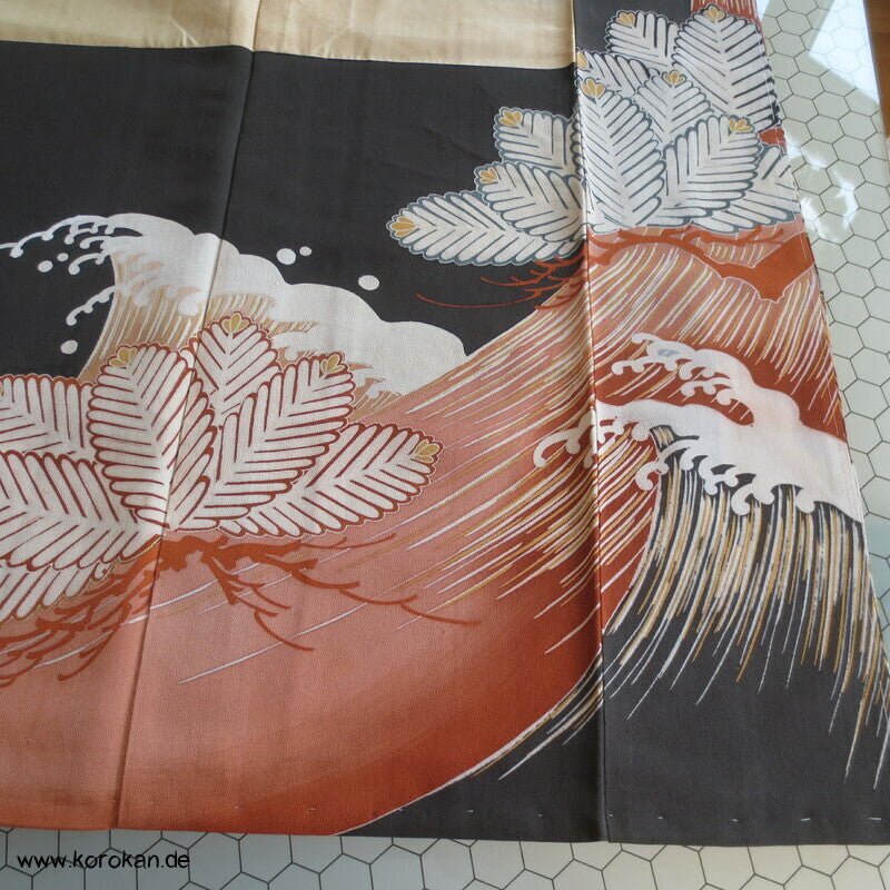 Tsunami und Kiefern antiker Tomesode Kimono