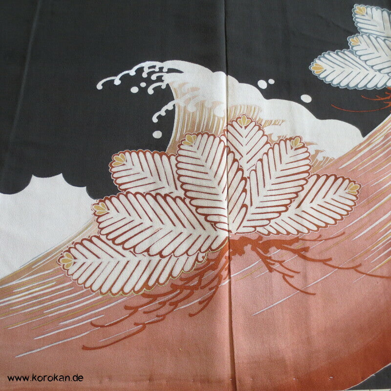 Tsunami und Kiefern antiker Tomesode Kimono