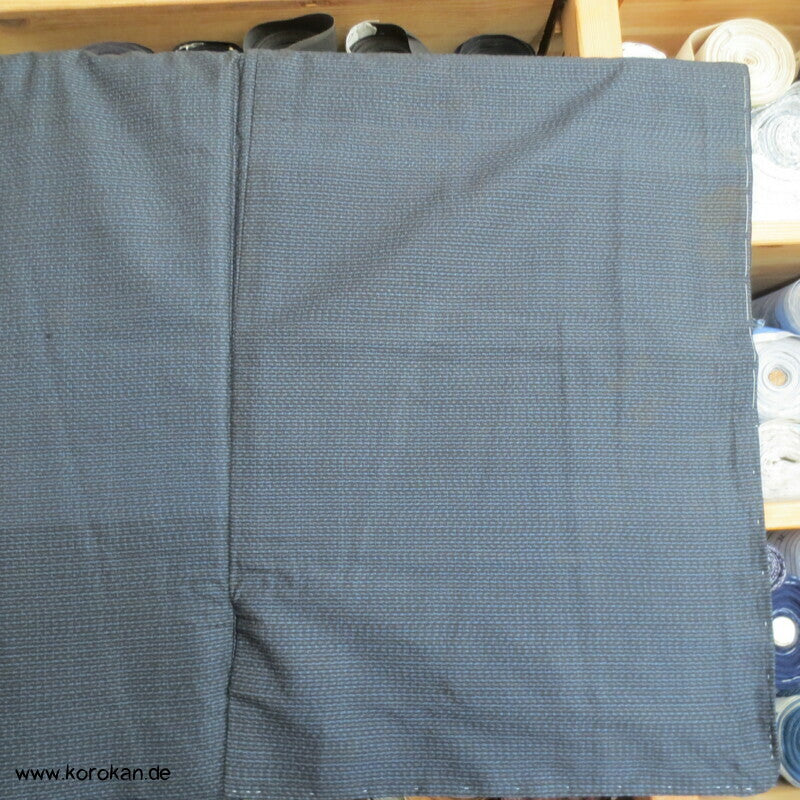 Kimono und Haori Set in blau schwarzer Kasuri Tsumugi Seide, Münzen