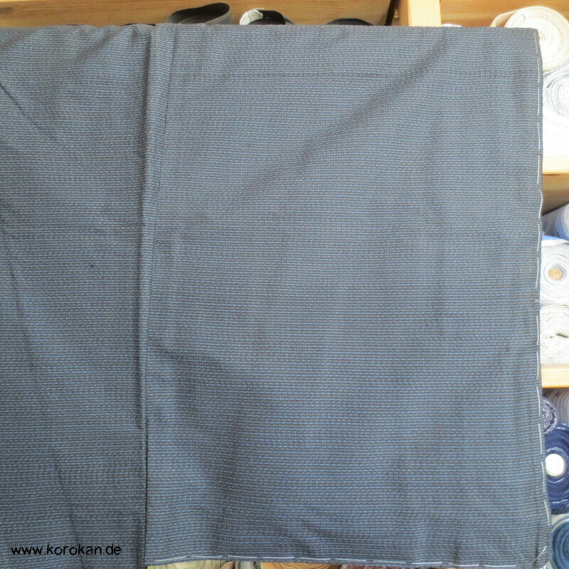 Kimono und Haori Set in blau schwarzer Kasuri Tsumugi Seide, Münzen