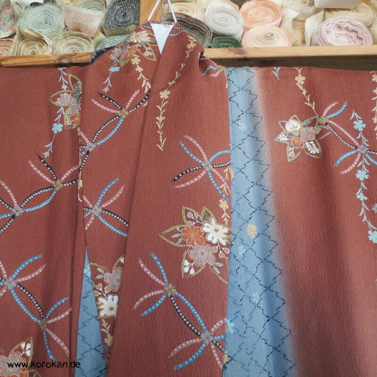 Yamato gemusterte Streifen Seidencrepe Komon Kimono