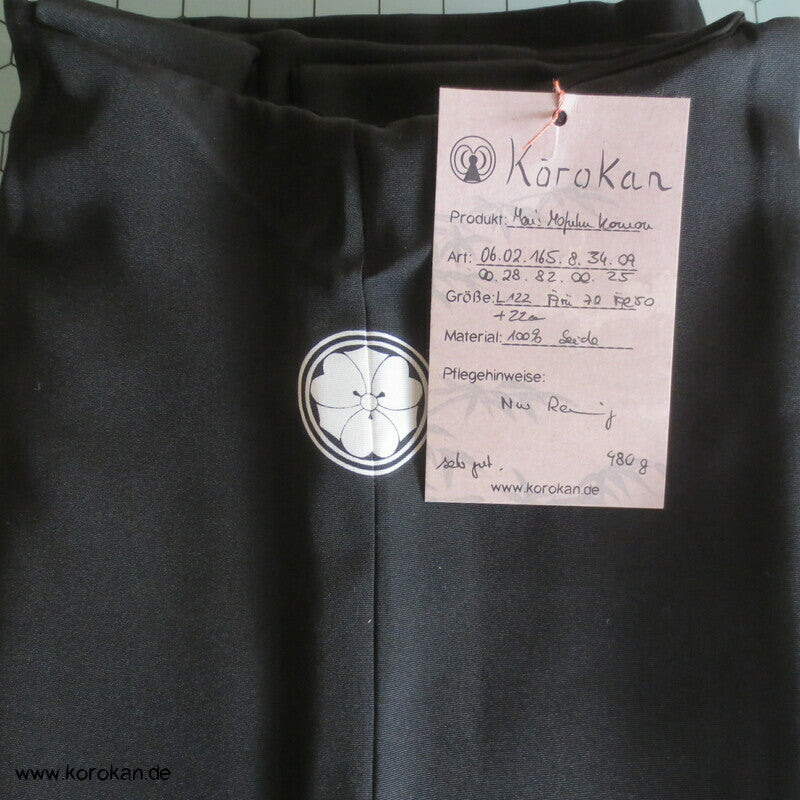 Seiden Montsuki, mit tiefer Taillenfalte