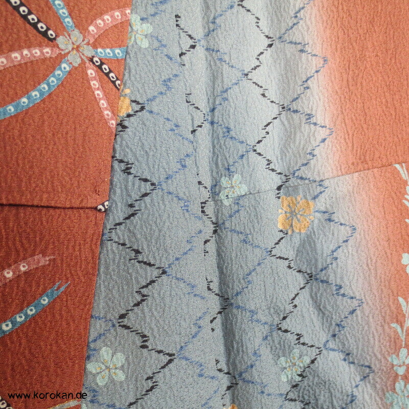 Yamato gemusterte Streifen Seidencrepe Komon Kimono