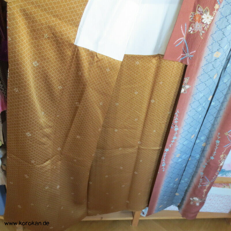 Yamato gemusterte Streifen Seidencrepe Komon Kimono
