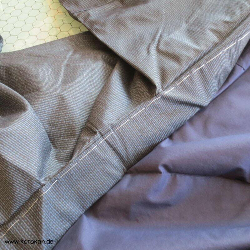 Kimono und Haori Set in blau schwarzer Kasuri Tsumugi Seide, Münzen