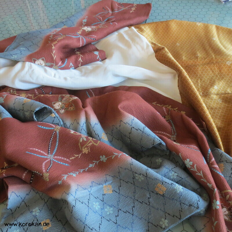 Yamato gemusterte Streifen Seidencrepe Komon Kimono