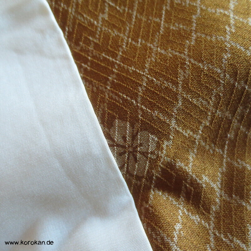 Yamato gemusterte Streifen Seidencrepe Komon Kimono