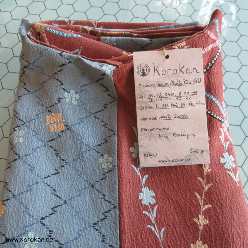 Yamato gemusterte Streifen Seidencrepe Komon Kimono