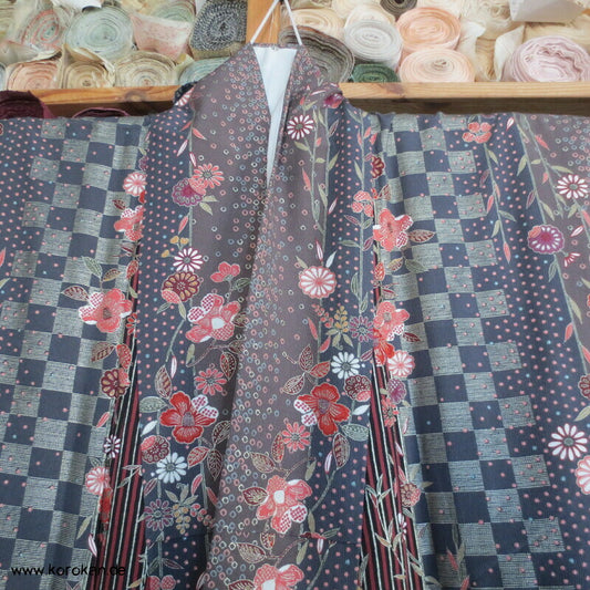 gemusterte dunkle Streifen Komon Kimono, Hakkake grün