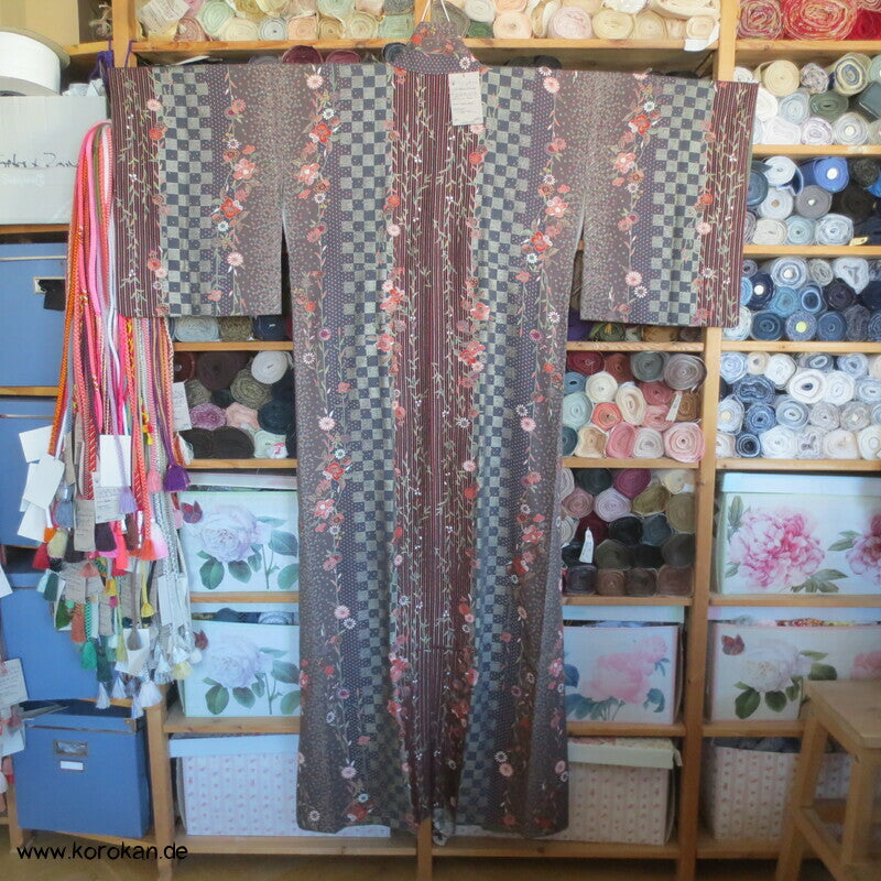 gemusterte dunkle Streifen Komon Kimono, Hakkake grün