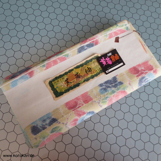 bunte Blüten auf natur Kasuri Kimono Wolle