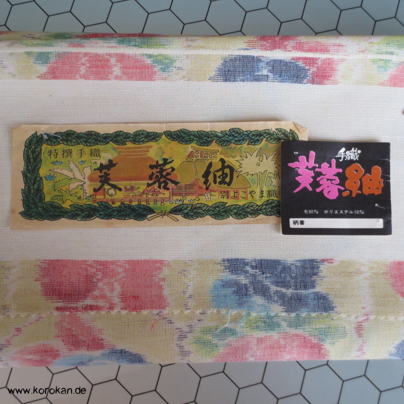 bunte Blüten auf natur Kasuri Kimono Wolle