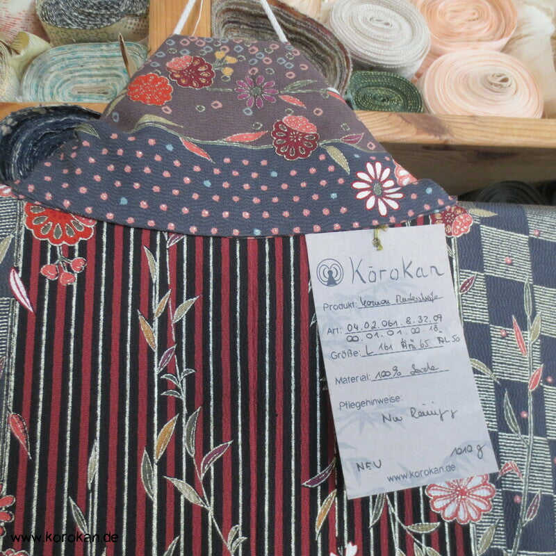 gemusterte dunkle Streifen Komon Kimono, Hakkake grün