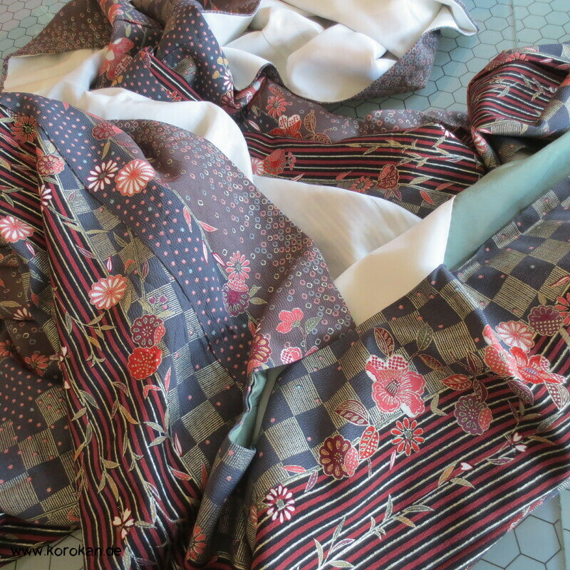gemusterte dunkle Streifen Komon Kimono, Hakkake grün