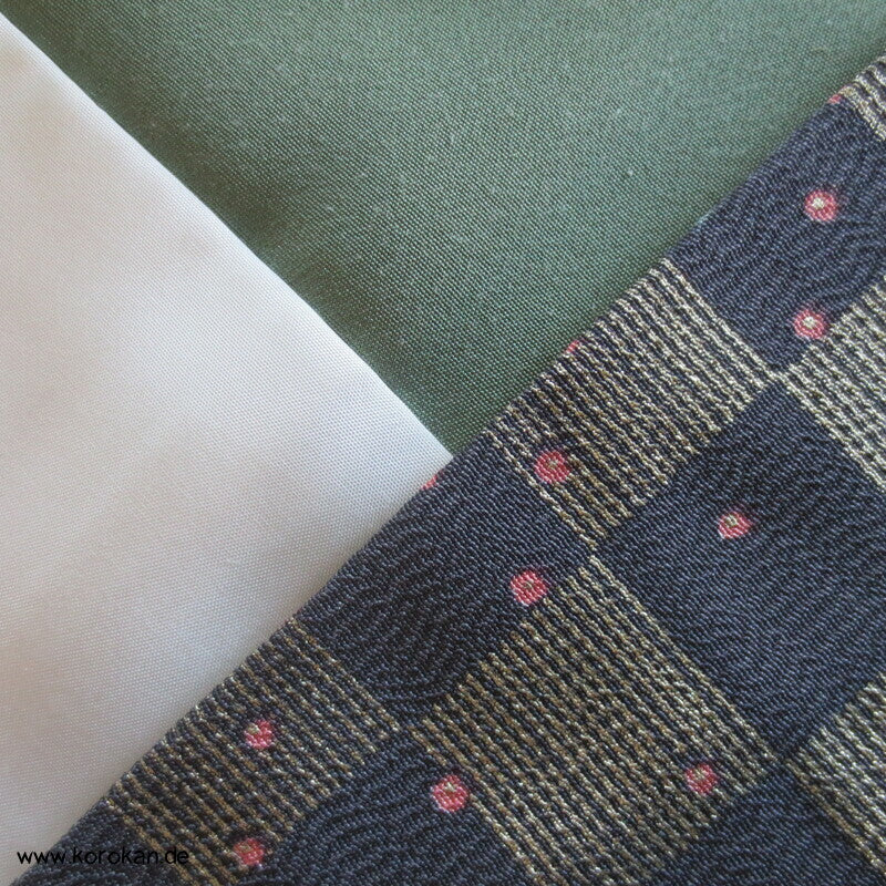 gemusterte dunkle Streifen Komon Kimono, Hakkake grün