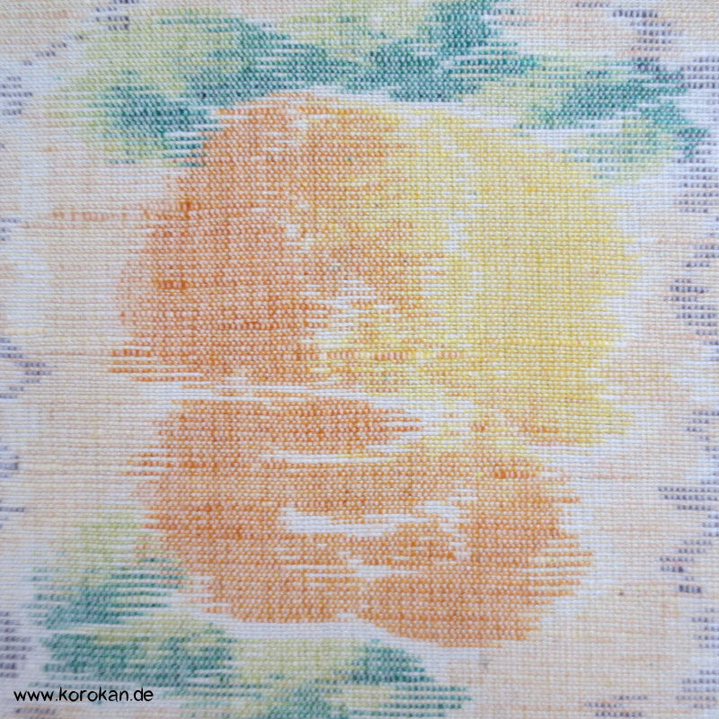 bunte Blüten auf natur Kasuri Kimono Wolle