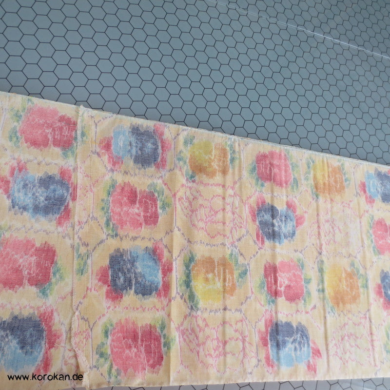 bunte Blüten auf natur Kasuri Kimono Wolle