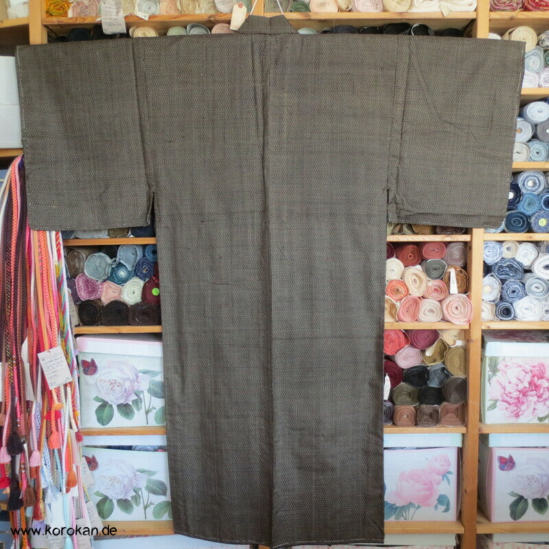 Kimono und Haori Set in dunkelbrauner Kasuri Tsumugi Seide, Fuji san
