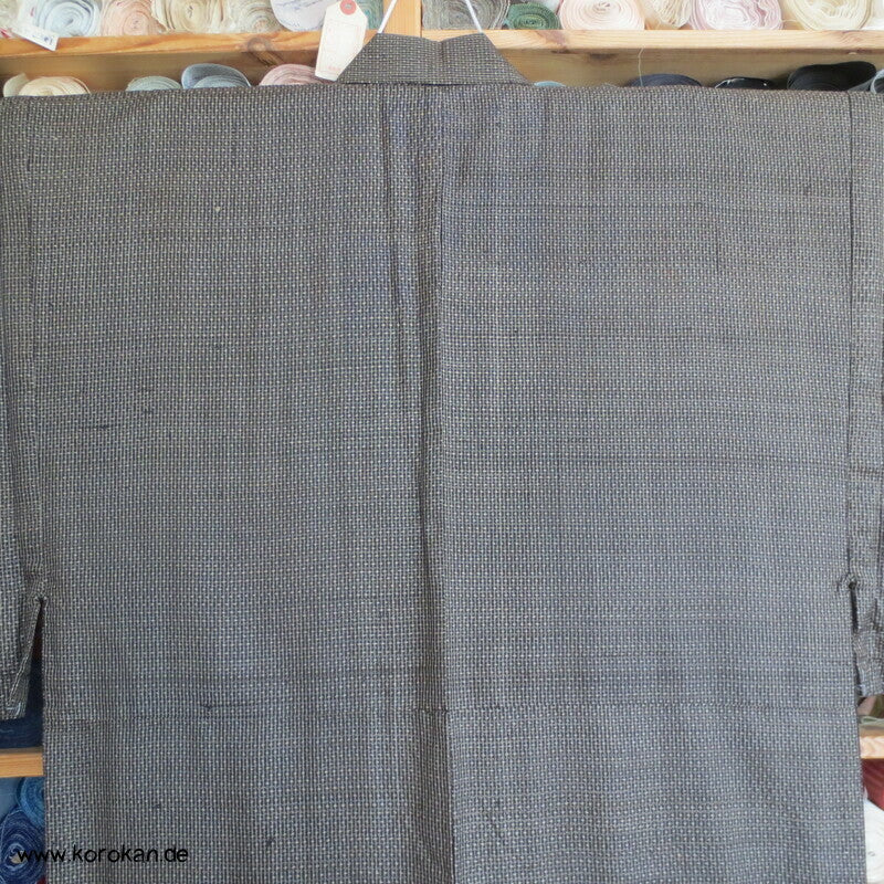 Kimono und Haori Set in dunkelbrauner Kasuri Tsumugi Seide, Fuji san