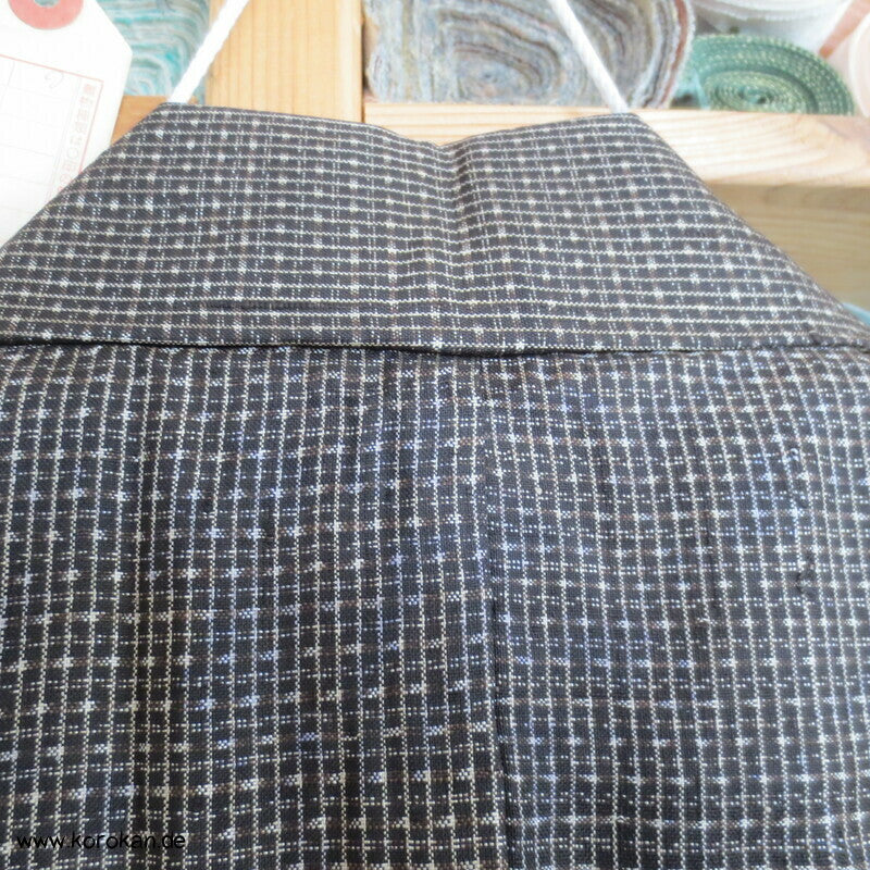Kimono und Haori Set in dunkelbrauner Kasuri Tsumugi Seide, Fuji san