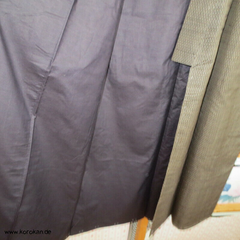 Kimono und Haori Set in dunkelbrauner Kasuri Tsumugi Seide, Fuji san