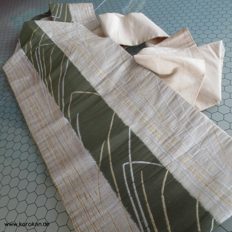 Japan Gräser gold, silber vor grün Nagoya Obi Seidenbrokat Kimonogürtel