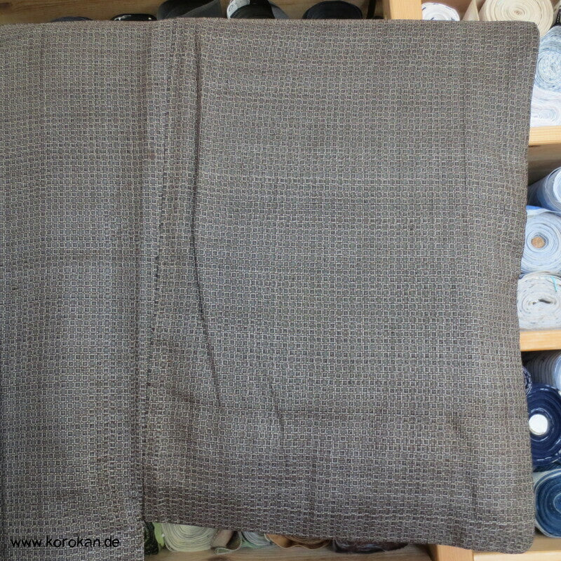 Kimono und Haori Set in dunkelbrauner Kasuri Tsumugi Seide, Tokkaido