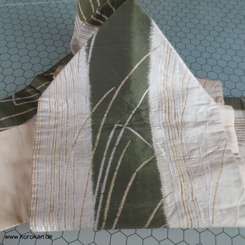 Japan Gräser gold, silber vor grün Nagoya Obi Seidenbrokat Kimonogürtel