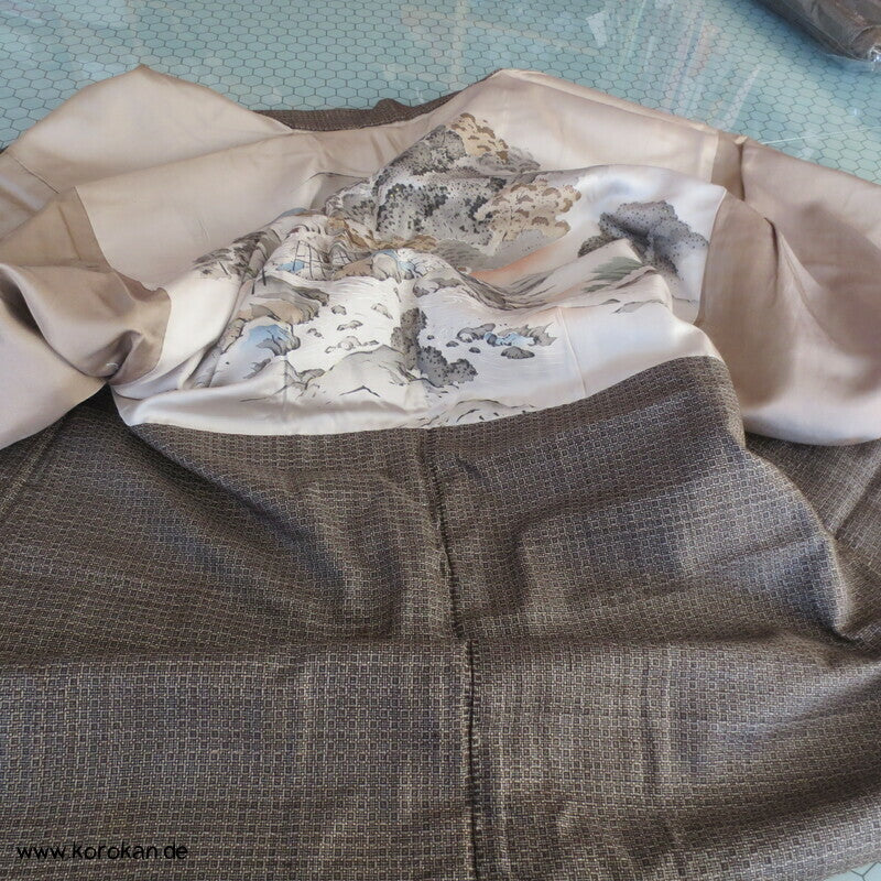 Kimono und Haori Set in dunkelbrauner Kasuri Tsumugi Seide, Tokkaido