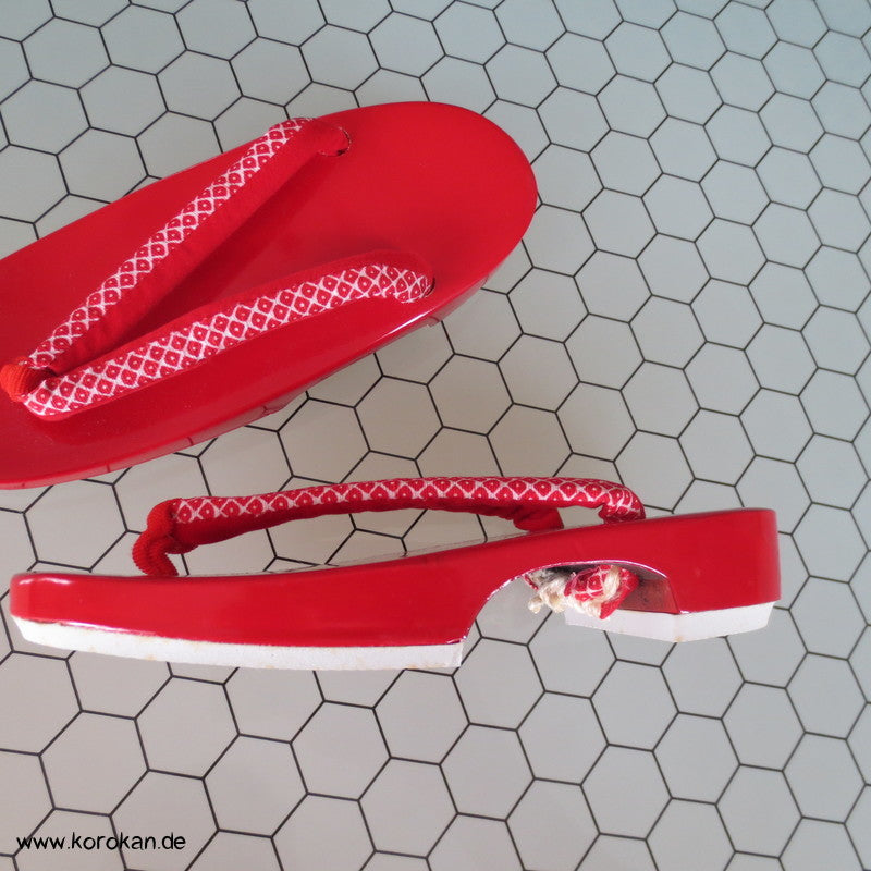 Geta für Kinder / Mädchen / Jungen - lackiertes Holz / Bänder aus Kanoko Stoff