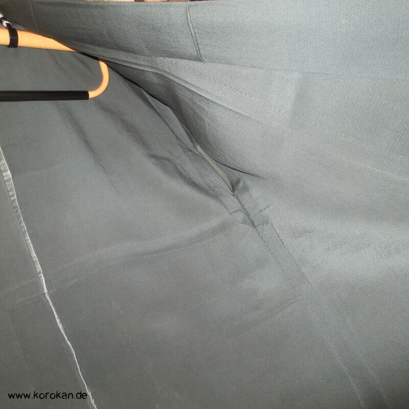 Hitoe ungefütterter Kimono, Blumen auf grauem Seiden Crepe
