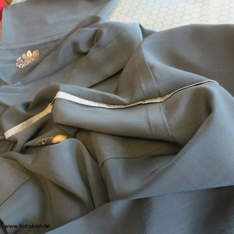Hitoe ungefütterter Kimono, Blumen auf grauem Seiden Crepe
