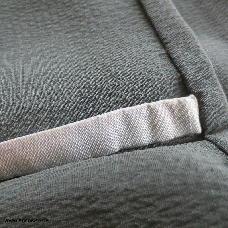Hitoe ungefütterter Kimono, Blumen auf grauem Seiden Crepe