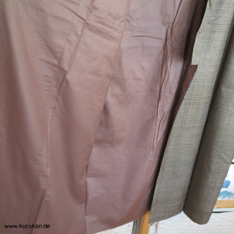 Kimono und Haori Set in dunkelbrauner Kasuri Tsumugi Seide, Tokkaido