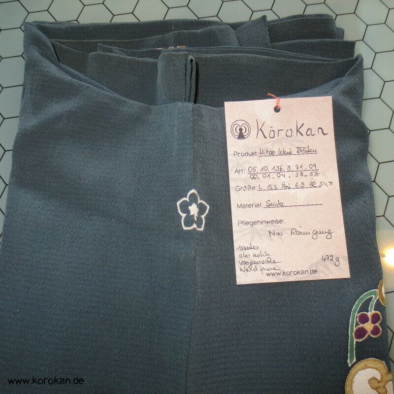 Hitoe ungefütterter Kimono, Blumen auf grauem Seiden Crepe