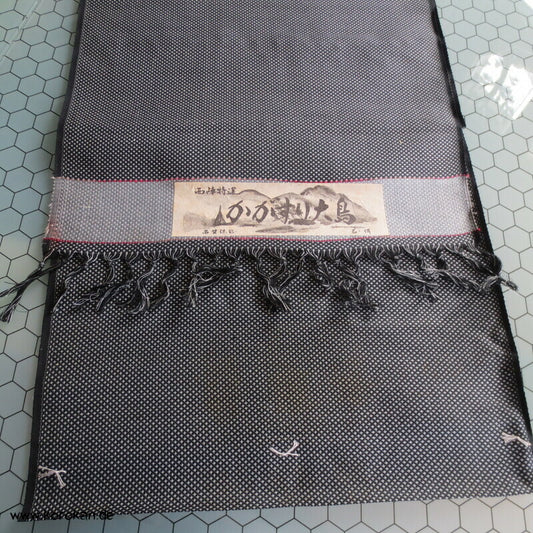 weiße Kreuze auf schwarzer Kimono Jacquard Seide