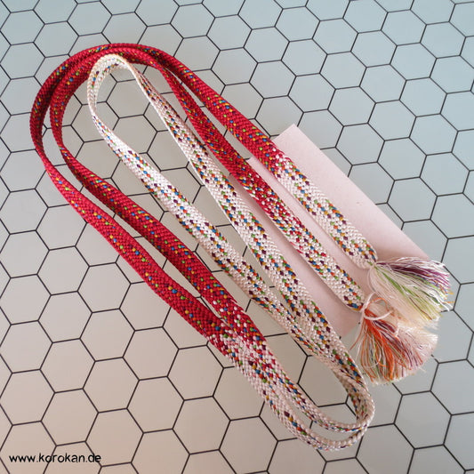 regenbogenflecken auf rot - weiß Obijime, geflochten