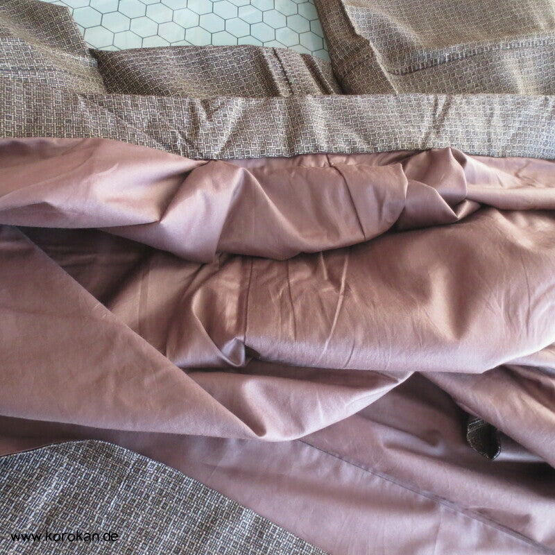 Kimono und Haori Set in dunkelbrauner Kasuri Tsumugi Seide, Tokkaido