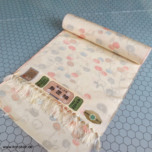 Früchte am Zweig Kasuri Tsumugi Kimono Seide