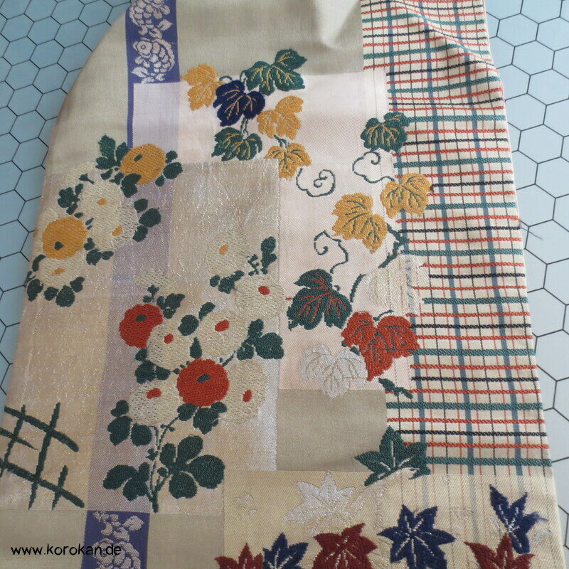 Japan Koi, Karo und Blüten Nagoya Obi Seidenbrokat Kimonogürtel