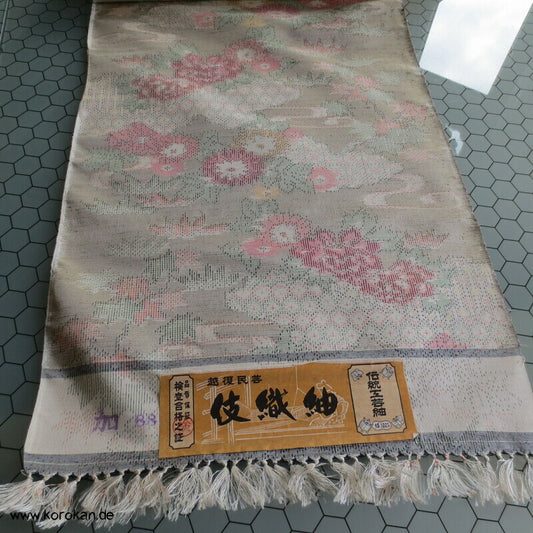 Japanmuster Kasuri schilfgrüne Tsumugi Seide