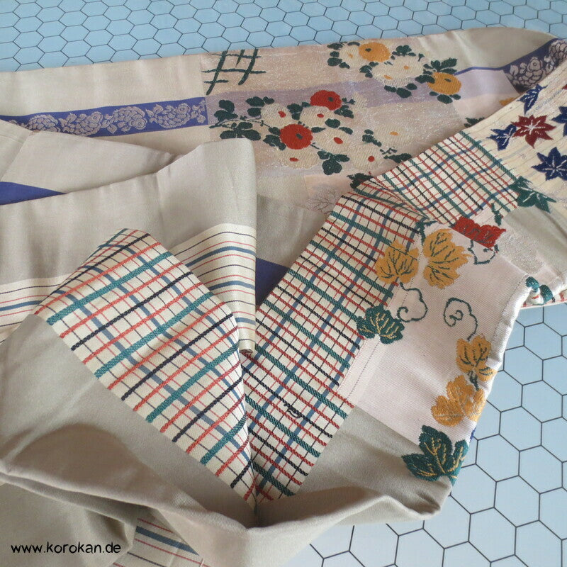 Japan Koi, Karo und Blüten Nagoya Obi Seidenbrokat Kimonogürtel