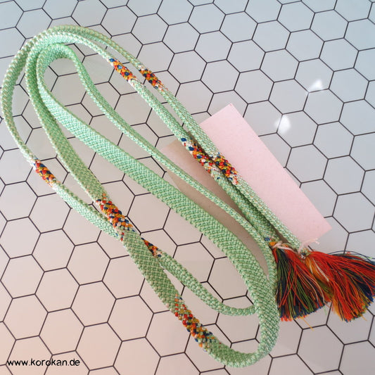 regenbogen Abschnitte auf jade Obijime, geflochten