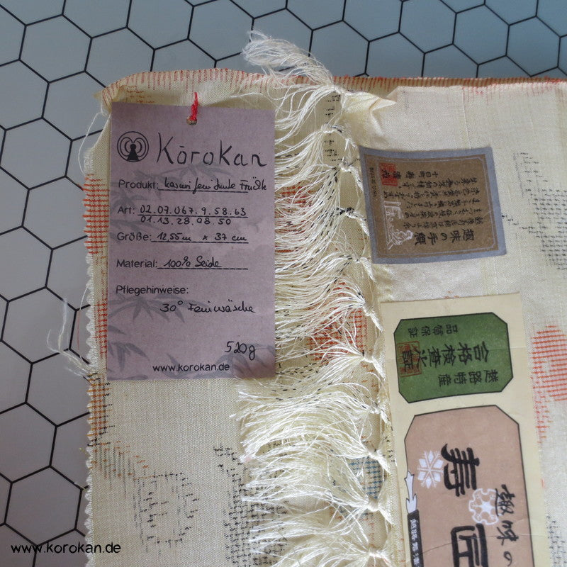 Früchte am Zweig Kasuri Tsumugi Kimono Seide