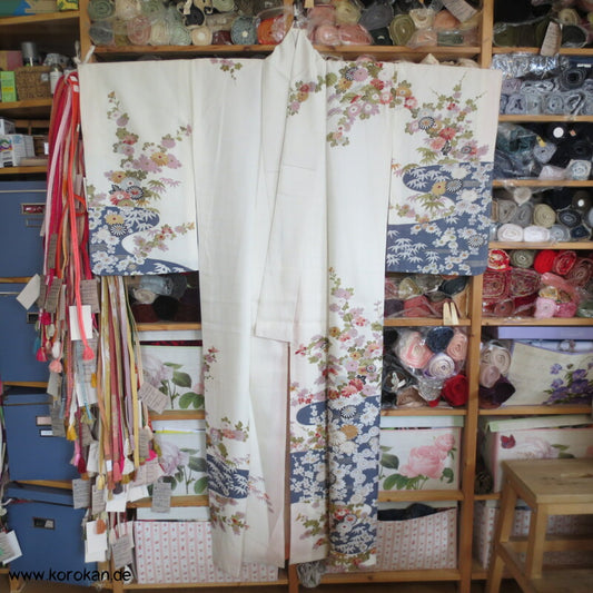 Fluss mit Blüten Homongi / Chu Furisode